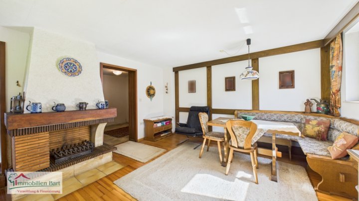 METTLACH-SAARHÖLZBACH: WOHNHAUS MIT 3 SCHLAFZIMMERN + BLICK INS GRÜNE