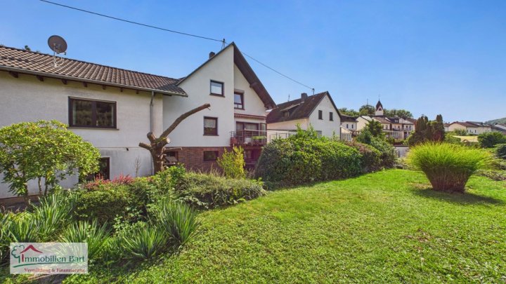 METTLACH-SAARHÖLZBACH: WOHNHAUS MIT 3 SCHLAFZIMMERN + BLICK INS GRÜNE