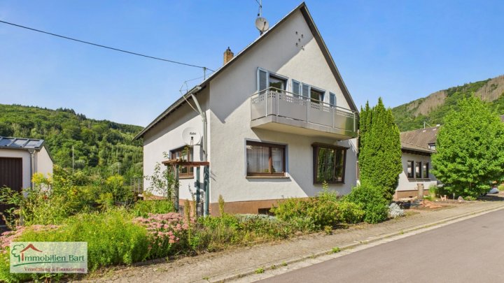 METTLACH-SAARHÖLZBACH: WOHNHAUS MIT 3 SCHLAFZIMMERN + BLICK INS GRÜNE