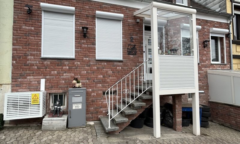 Modernisiertes EFH mit sep. kleiner 1 Zimmer-Bad-Wohnung in Sbr. - Jägersfreude zu verkaufen