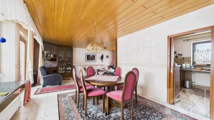 Ein-Zweifamilienhaus mit Einliegerwohnung