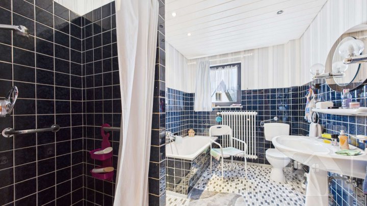 Ein-Zweifamilienhaus mit Einliegerwohnung