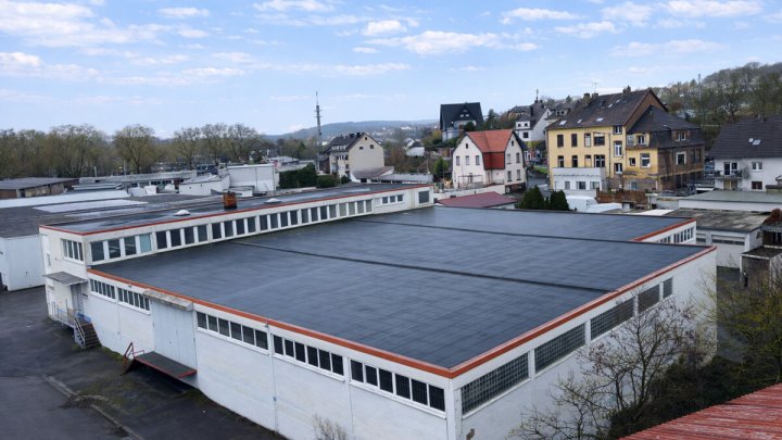 Großflächige Gewerbeimmobilie mit Entwicklungspotenzial-ehemaliger Fachmarkt auf 4.255 m² Grundstück