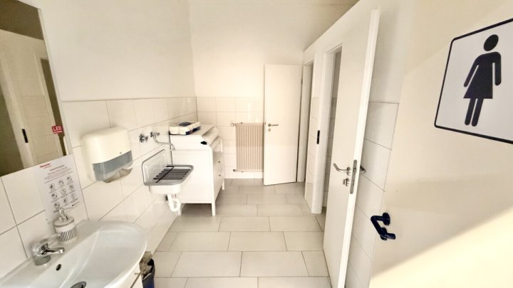 Großflächige Gewerbeimmobilie mit Entwicklungspotenzial-ehemaliger Fachmarkt auf 4.255 m² Grundstück