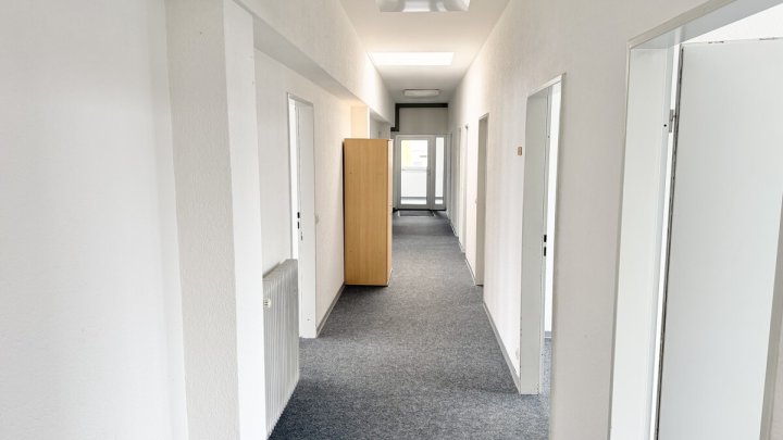 Großflächige Gewerbeimmobilie mit Entwicklungspotenzial-ehemaliger Fachmarkt auf 4.255 m² Grundstück