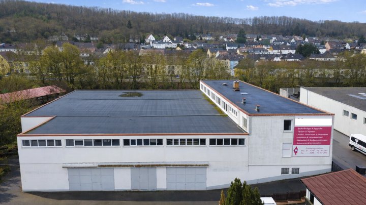 Großflächige Gewerbeimmobilie mit Entwicklungspotenzial-ehemaliger Fachmarkt auf 4.255 m² Grundstück