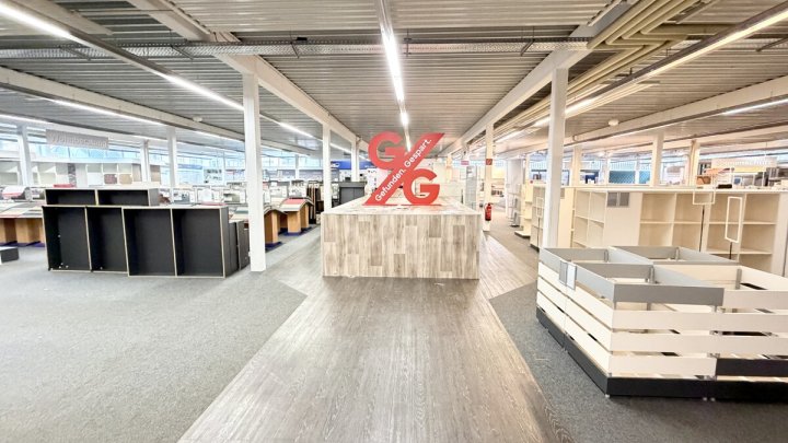 Großflächige Gewerbeimmobilie mit Entwicklungspotenzial-ehemaliger Fachmarkt auf 4.255 m² Grundstück