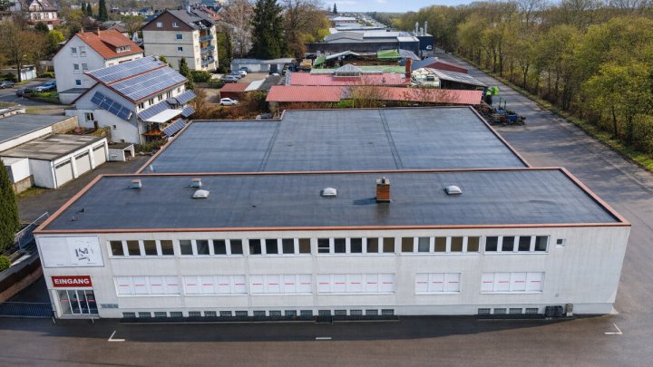 Großflächige Gewerbeimmobilie mit Entwicklungspotenzial-ehemaliger Fachmarkt auf 4.255 m² Grundstück