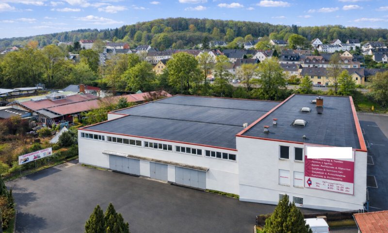 Großflächige Gewerbeimmobilie mit Entwicklungspotenzial-ehemaliger Fachmarkt auf 4.255 m² Grundstück