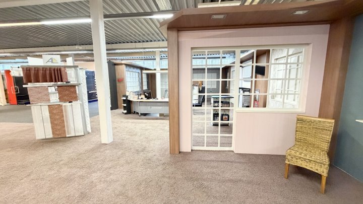 Großflächige Gewerbeimmobilie mit Entwicklungspotenzial-ehemaliger Fachmarkt auf 4.255 m² Grundstück