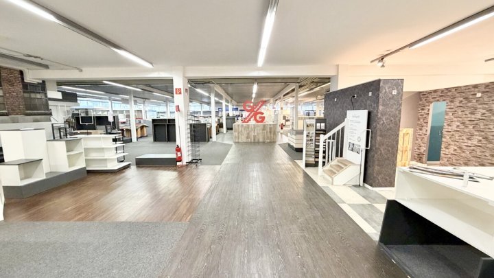 Großflächige Gewerbeimmobilie mit Entwicklungspotenzial-ehemaliger Fachmarkt auf 4.255 m² Grundstück