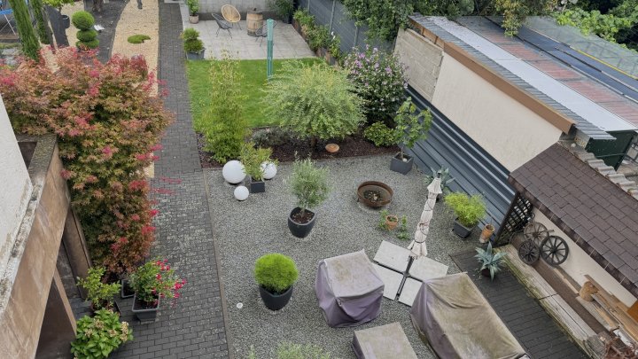 Modernes Generationenhaus mit der Option 2 Wohnungen und Garage mit Gartendurchfahrt