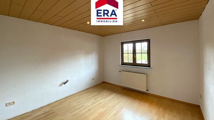 KEINE VERMITTLUNGSGEBÜHREN - EINFAMILIENHAUS AM SEE IN HOLVING/FR, HIRBACHER WEIHER