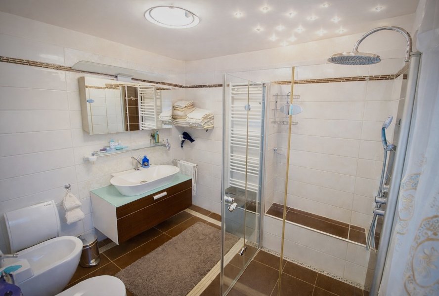 1BB8BACE-68F0-40C5-A3E5-E53A20A38885