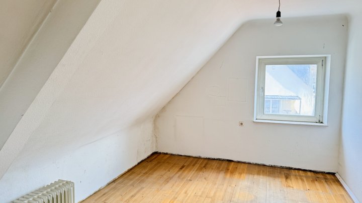 Doppelhaushälfte in Bestlage von Saarlouis mit Doppelgarage und schönem Grundstück zu verkaufen