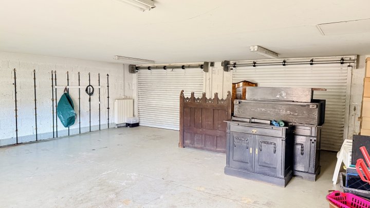 Doppelhaushälfte in Bestlage von Saarlouis mit Doppelgarage und schönem Grundstück zu verkaufen