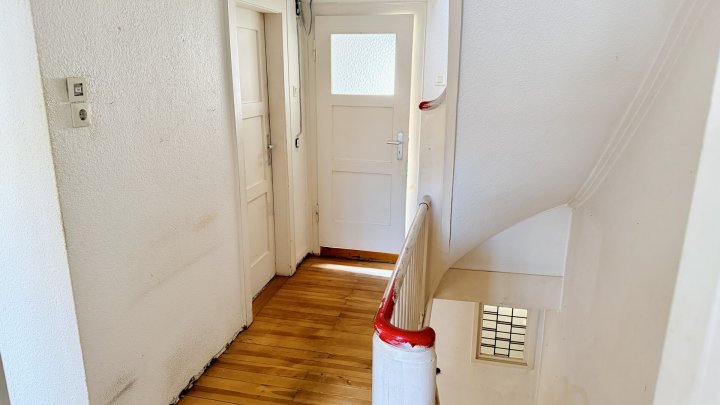 Doppelhaushälfte in Bestlage von Saarlouis mit Doppelgarage und schönem Grundstück zu verkaufen