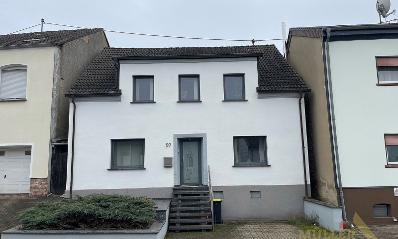 Schickes Einfamilienhaus mit 6 ZKB und Garten zu verkaufen