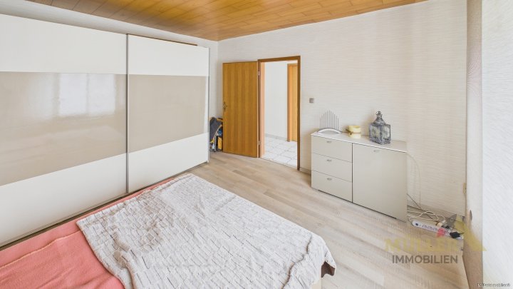 Schickes Einfamilienhaus mit 6 ZKB und Garten zu verkaufen