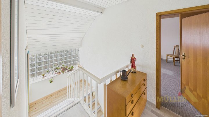 Schickes Einfamilienhaus mit 6 ZKB und Garten zu verkaufen