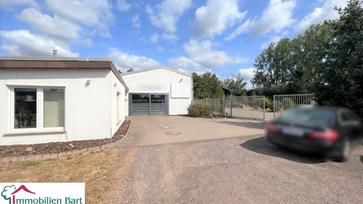 WOHNHAUS + BÜRO + 375 M² AUSSTELLUNG AUF 40 AR IN TOP LAGE!