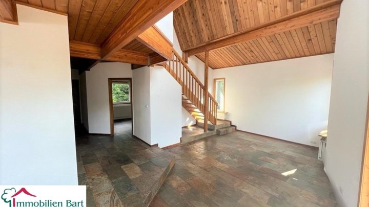 WOHNHAUS + BÜRO + 375 M² AUSSTELLUNG AUF 40 AR IN TOP LAGE!