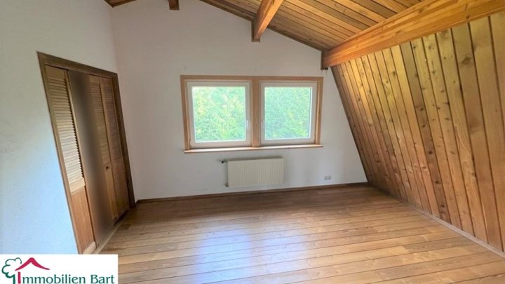 WOHNHAUS + BÜRO + 375 M² AUSSTELLUNG AUF 40 AR IN TOP LAGE!