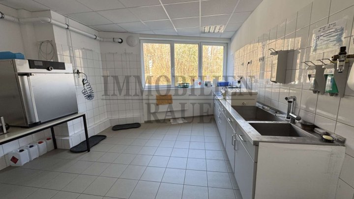 MODERNE BÜRO/GEWERBEFLÄCHEN (225m² Nfl. oder 450m² Nfl.) IN GUTER LAGE VON FRIEDRICSHTAHL