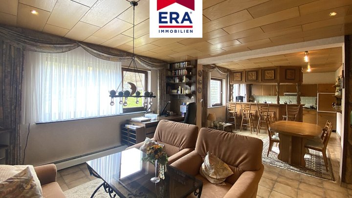 EINFAMILIENHAUS MIT POOL UND EINLIEGERWOHNUNG, RUHIGE LAGE IN GROSSROSSELN/EMMERSWEILER