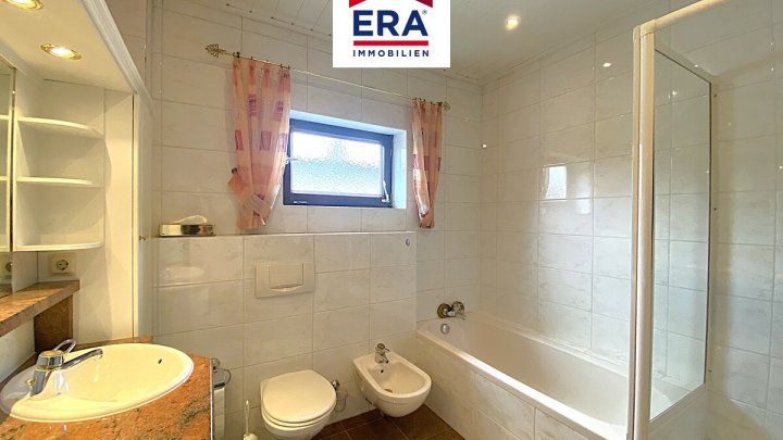 EINFAMILIENHAUS MIT POOL UND EINLIEGERWOHNUNG, RUHIGE LAGE IN GROSSROSSELN/EMMERSWEILER