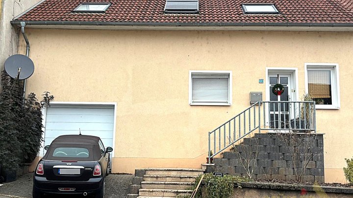 Gepflegtes Reihenmittelhaus in Schmelz mit Garten