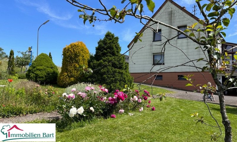 WOHNHAUS MIT SEPARATEM BAUGRUNDSTÜCK IN GRENZNÄHE