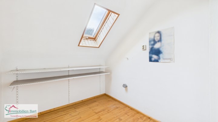 SCHWEMLINGEN: WOHNHAUS MIT GARTEN IN TOP-LAGE!