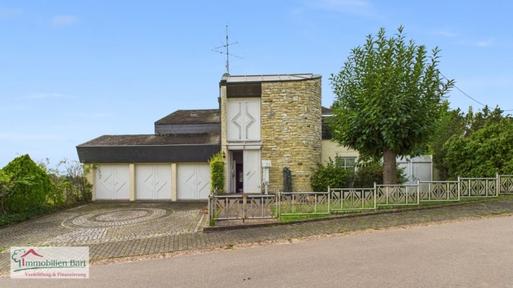 WOHNHAUS MIT 458 M² WOHNFLÄCHE IN LOSHEIM-HAUSBACH