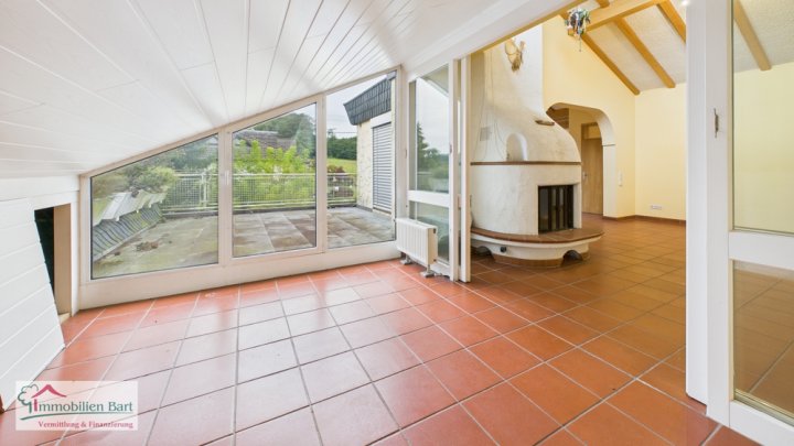 WOHNHAUS MIT 458 M² WOHNFLÄCHE IN LOSHEIM-HAUSBACH