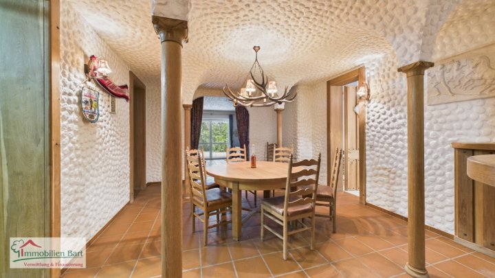 WOHNHAUS MIT 458 M² WOHNFLÄCHE IN LOSHEIM-HAUSBACH