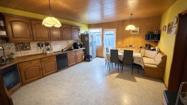 Bungalow-Doppelhaushälfte mit ca. 200 m² Wohnfläche auf einer Ebene