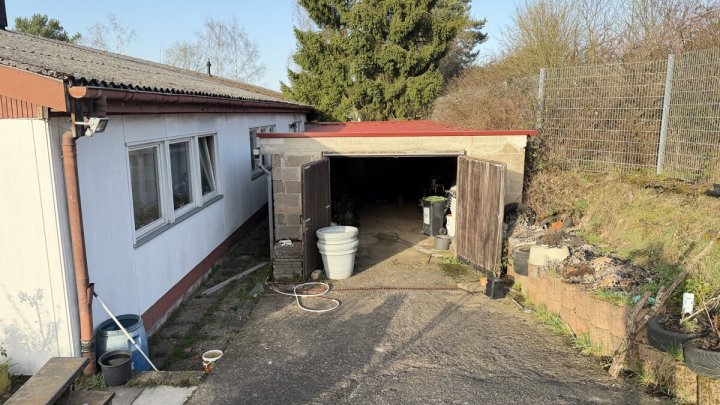 Bungalow-Doppelhaushälfte mit ca. 200 m² Wohnfläche auf einer Ebene