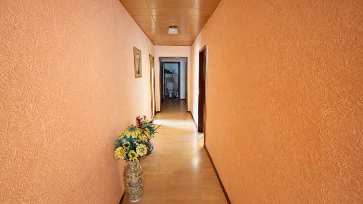 Bungalow-Doppelhaushälfte mit ca. 200 m² Wohnfläche auf einer Ebene