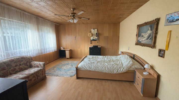 Bungalow-Doppelhaushälfte mit ca. 200 m² Wohnfläche auf einer Ebene