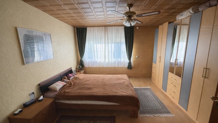 Bungalow-Doppelhaushälfte mit ca. 200 m² Wohnfläche auf einer Ebene