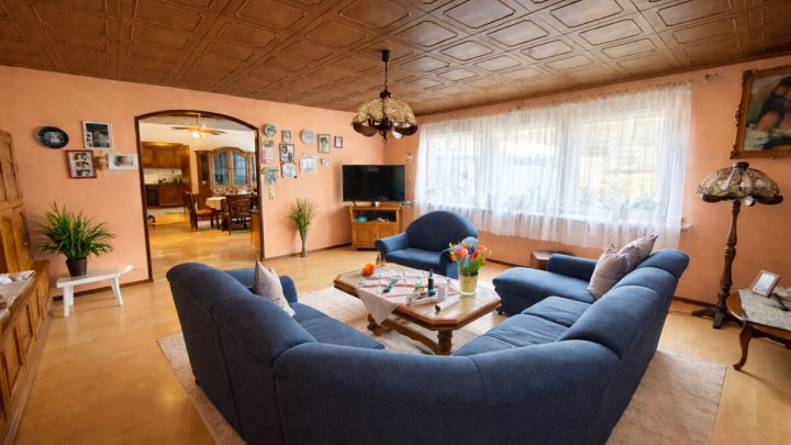 Bungalow-Doppelhaushälfte mit ca. 200 m² Wohnfläche auf einer Ebene