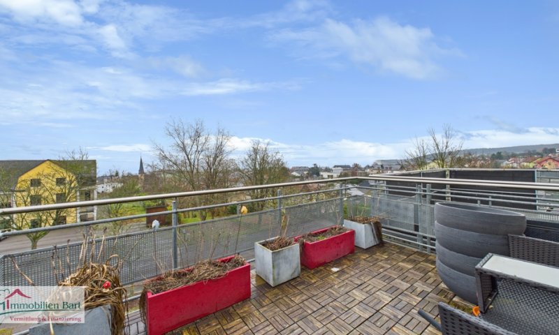 GRENZE L-SCHENGEN:

TOLLE 120 M² DG-WOHNUNG IN TOP-WOHNLAGE!