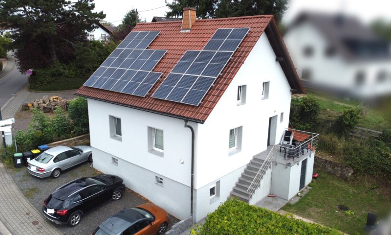 Familienfreundliches Haus mit PV-Anlage, Garten und Stellplätzen