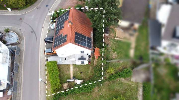 Familienfreundliches Haus mit PV-Anlage, Garten und Stellplätzen