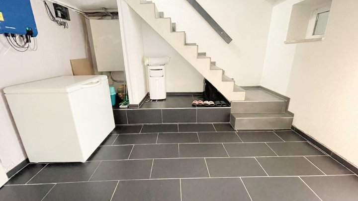 Familienfreundliches Haus mit PV-Anlage, Garten und Stellplätzen