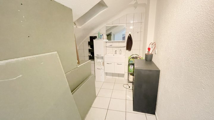 Familienfreundliches Haus mit PV-Anlage, Garten und Stellplätzen