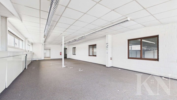 Logistik- und Gewerbefläche mit 14 Überladebrücken – flexibel teilbar