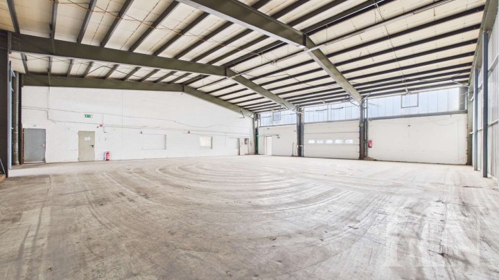 Logistik- und Gewerbefläche mit 14 Überladebrücken – flexibel teilbar