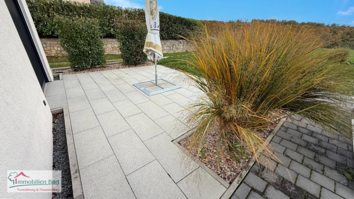 GRENZE LUXEMBURG: WOHNHAUS/ GEHOBENE AUSSTATTUNG/ SICHT INS GRÜNE